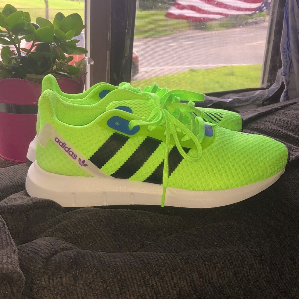 Adidas women’s sneakers